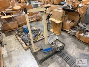 lot 211 image: Pneumatic stapler...