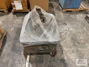 lot 237 image: Electrical box and pump.&nbsp...