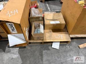 lot 254 image: Hardware and plascore crates...