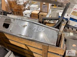 lot 265 image: Truck fenders and parts...