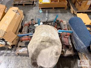 lot 289 image: Metal pipe fittings...