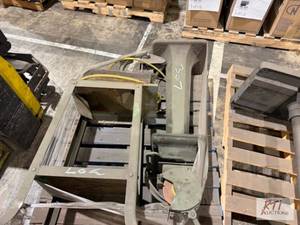 lot 307 image: Standing grinder and belt sander...