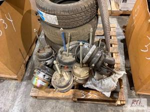lot 332 image: Brake parts and tires...
