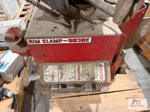 lot 340 image: Coats 5030E Tire machine. Worked wh...