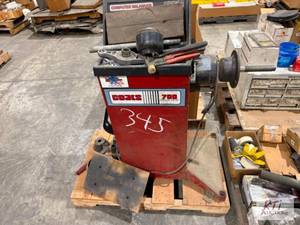 lot 345 image: Coats 700 tire balancer. Worked whe...