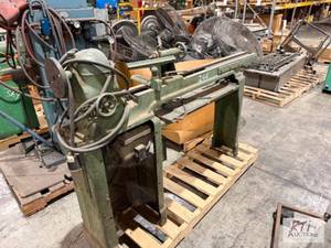 lot 366 image: Small wood working lathe...