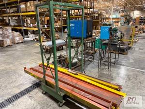 lot 377 image: Horizontal pallet racking sections ...