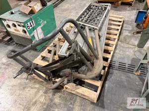 lot 389 image: Tire jack, locker and roller sectio...