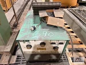 lot 390 image: Linde power source...