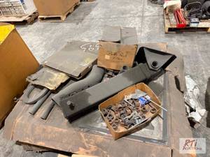 lot 395 image: Trailer jack and supplies...