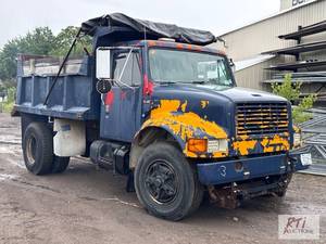 lot 3 image: 1979 International S1800 single axl...