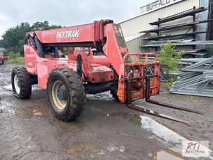 lot 10 image: Skytrak 8042 telehandler, 4ft fork...