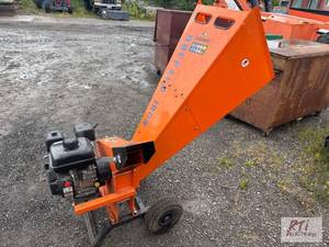 lot 16 image: YardMax YW 7565 chipper...