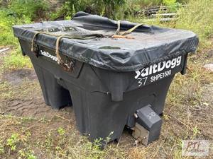 lot 37 image: Salt Dogg SHPE 1500 poly salt sprea...