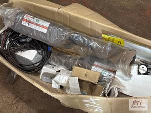 lot 67A image: Might Mule 352 driveway gate opener...