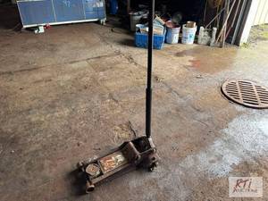 lot 70 image: Rolling floor jack...