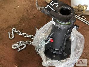 lot 75 image: 5th wheel adapter...