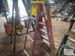 lot 90 image: (2) 6ft fiberglass step ladders...