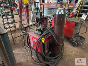 lot 94 image: Lincoln CV-300 welder with wire fee...