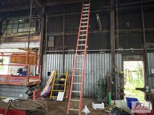 lot 96 image: Louisville 40ft fiberglass extensio...