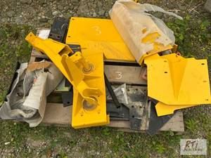 lot 3 image: Miscellaneous New Holland parts.&nb...