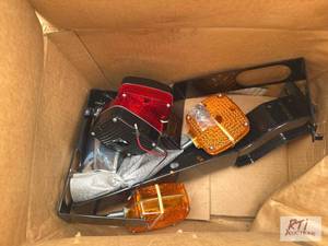 lot 8 image: New Holland work light kit 87738127...
