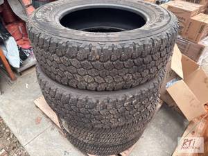lot 40 image: (4) Truck tires, LT27565R20.&nbsp...