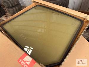 lot 47 image: 3 boxes, rear window kit for M5111....
