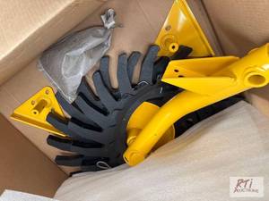 lot 64 image: CNH Crop saver wheel kit. R8450. Lo...