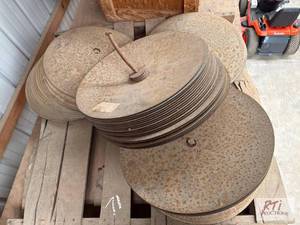 lot 71 image: Approximately (54) 22in disc blades...