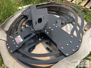 lot 78 image: New Holland grain head parts.&nbsp...