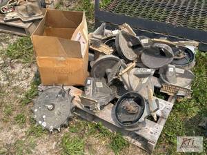 lot 80 image: (12) Kinze soybean meters and (12) ...