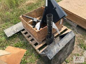 lot 86 image: Miscellaneous New Holland combine p...