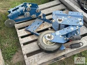lot 91 image: Kinze transmission parts.&nbspLoca...