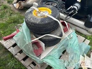 lot 93 image: New Holland wheel kit for a rakete...