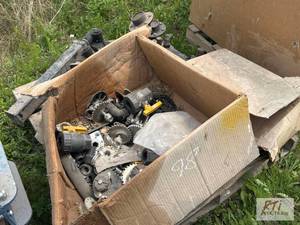 lot 98 image: Miscellaneous planter parts. Locate...