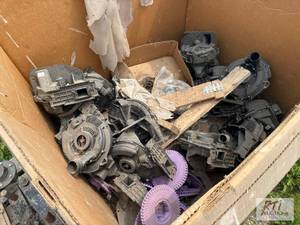 lot 100 image: (16) Kinze vac meters with wheat pl...