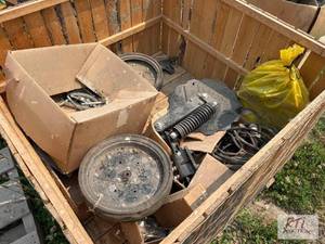 lot 107 image: Miscellaneous planter parts and cou...