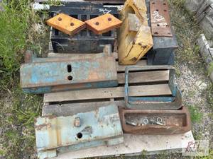 lot 126 image: (6) front weight brackets.&nbspLoc...