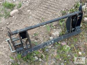 lot 127 image: Euro style quick attach bracket.&nb...