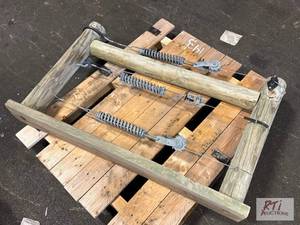 lot 143 image: Fence display.&nbspLocated in Bata...