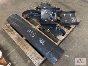 lot 145 image: 2 Pallets containing backhoe stabil...