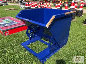 lot 3 image: Selt tipping dump with fork pockets...