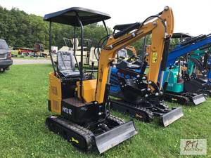 lot 4 image: CF Industry H13R mini excavator, 16...