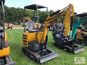 lot 25 image: CF Industry MX12R mini excavator, 1...