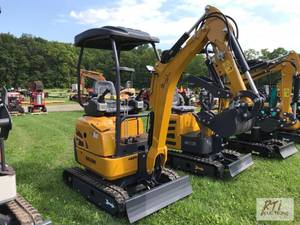 lot 28 image: CF Industry QK20R mini excavator, 1...