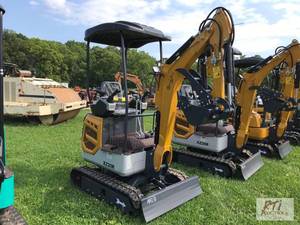 lot 34 image: CF Industry XZ20R mini excavator, 1...