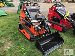 lot 61 image: Future FT36C tracked mini skid load...
