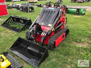 lot 67 image: Future FT380 mini track skid loader...