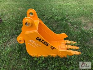 lot 78 image: 12in digging bucket for Cat 305 siz...